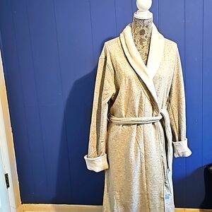 NWT women's UGG ROBE.Size L,light grey color